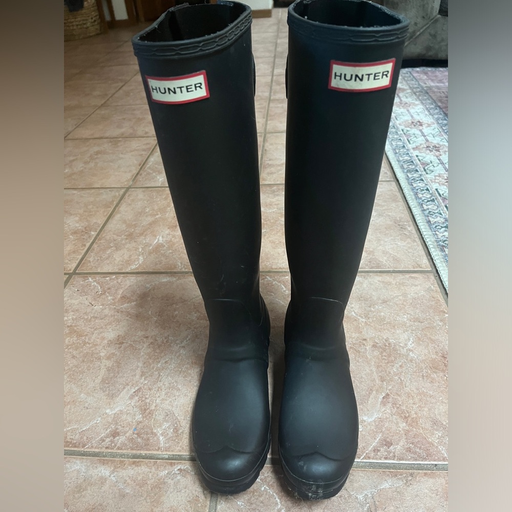Tall Hunter boots with adjustable calf - US size 8